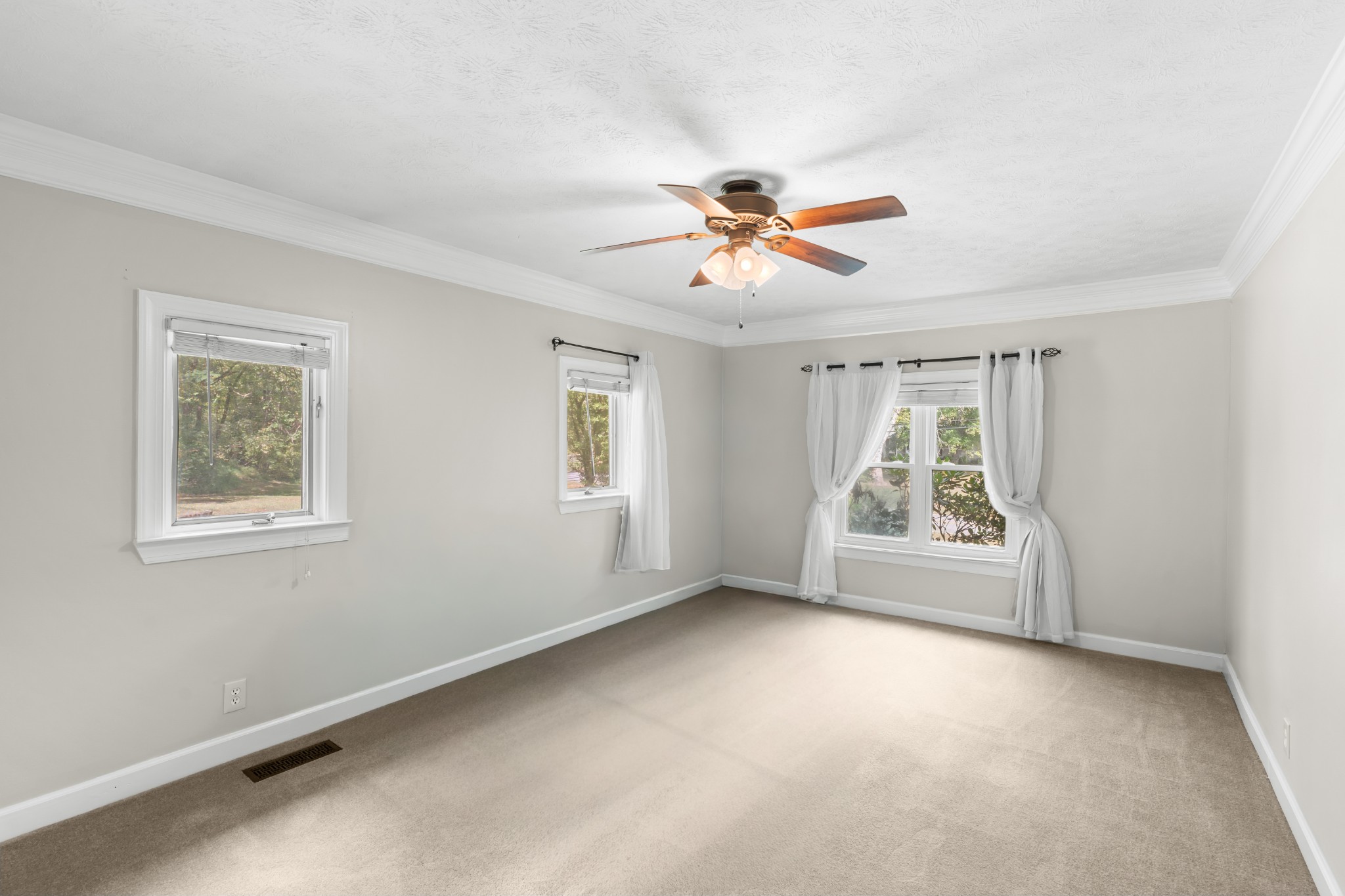 4833 Eatons Creek Rd