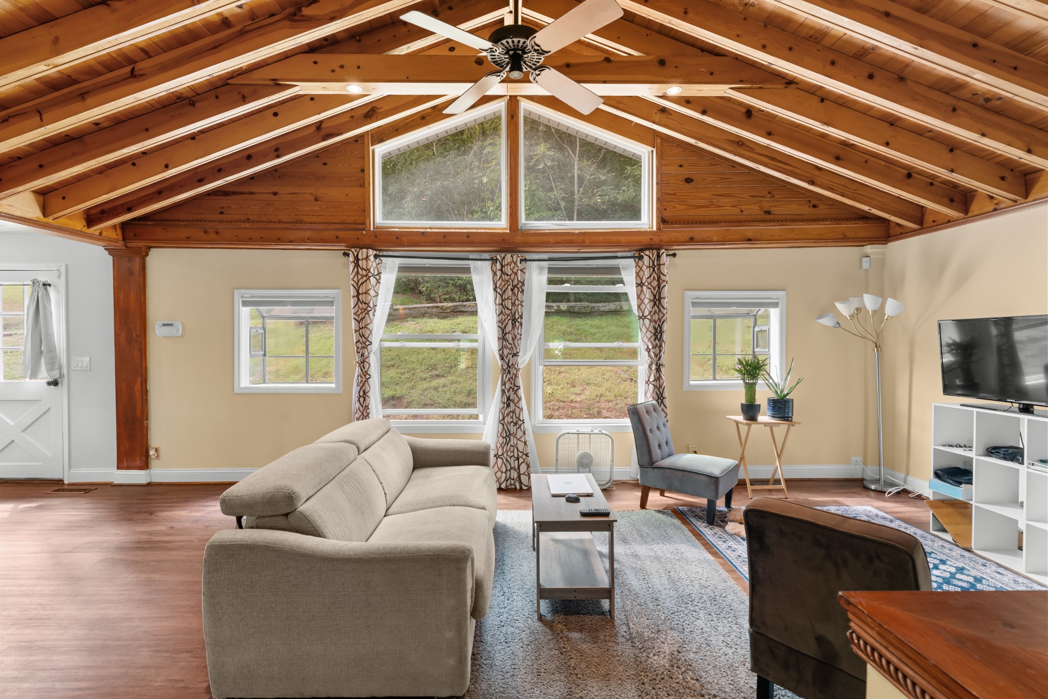 4833 Eatons Creek Rd