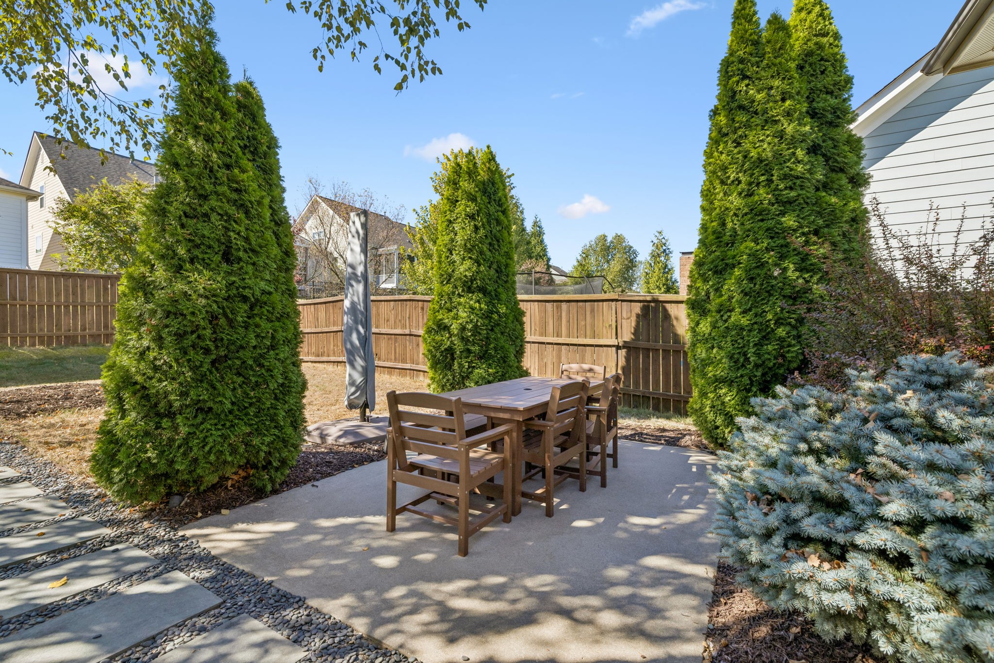 437 Avon River Rd