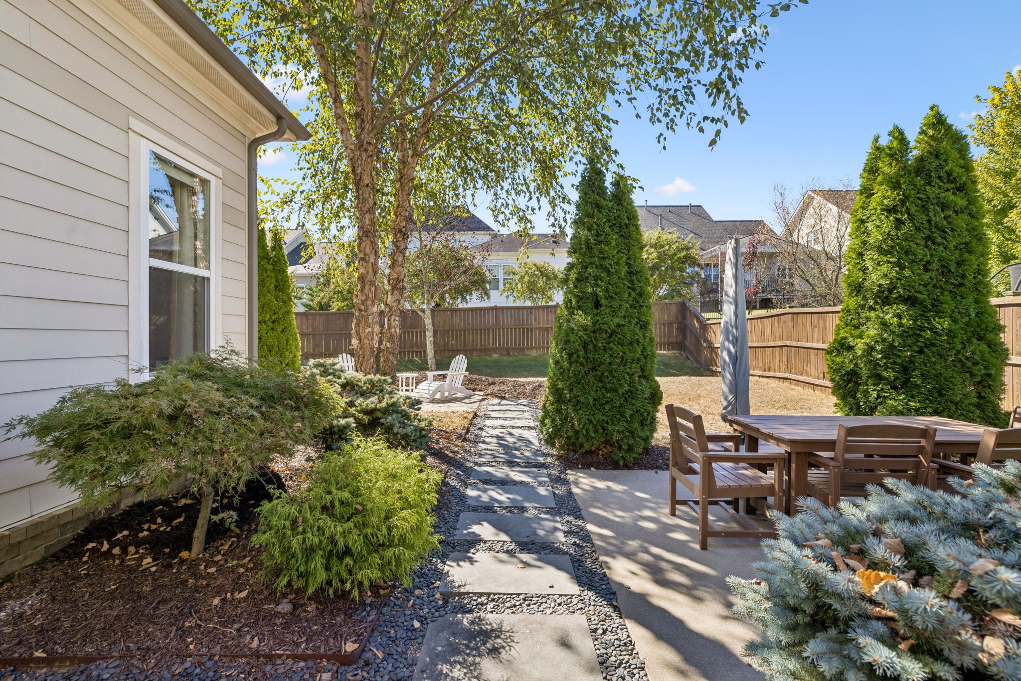 437 Avon River Rd