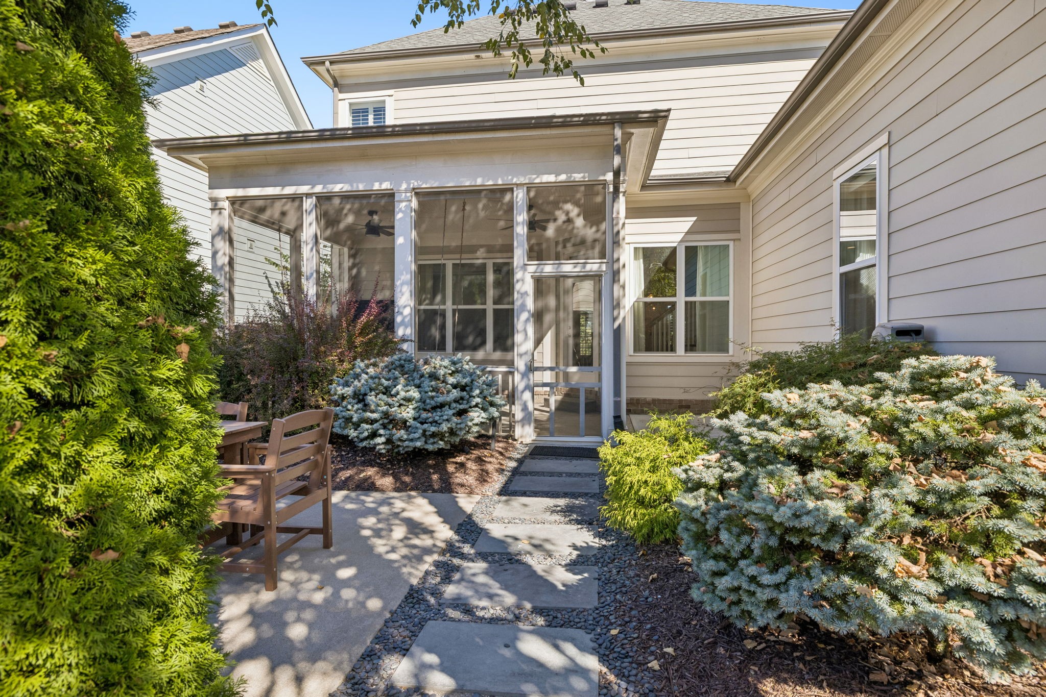 437 Avon River Rd