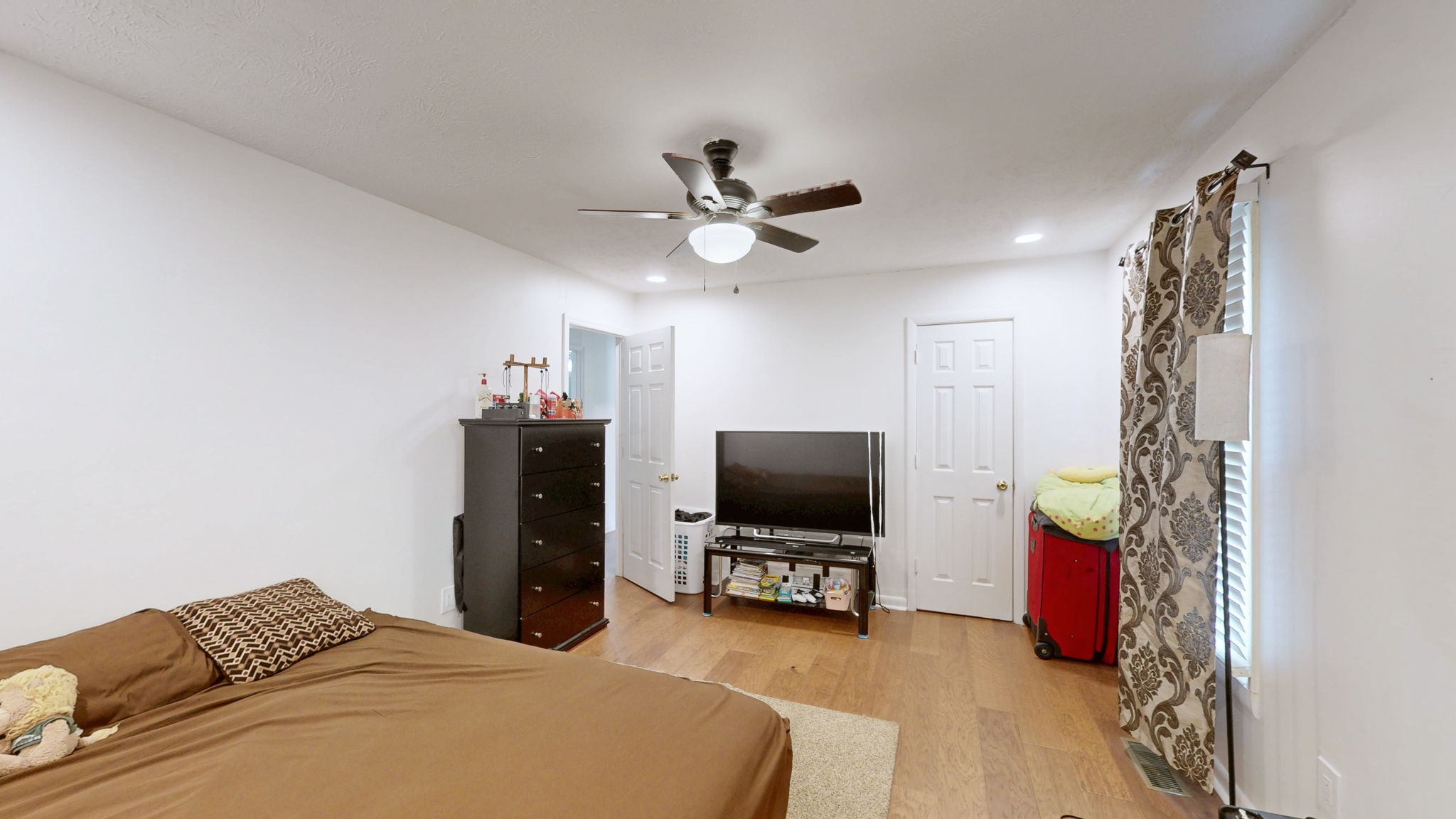 215 Sunrise Ave