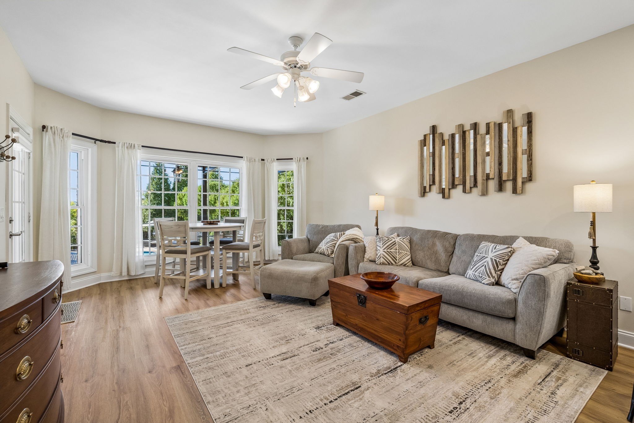 1607 Robby Ct