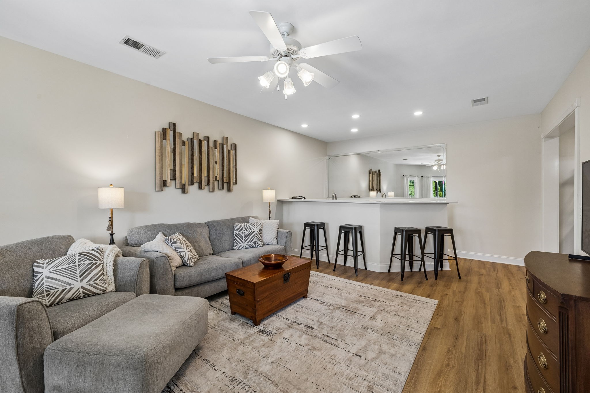 1607 Robby Ct
