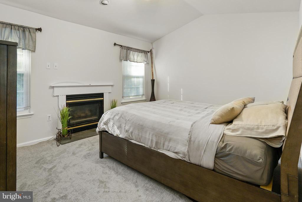 324 Stonebridge Blvd