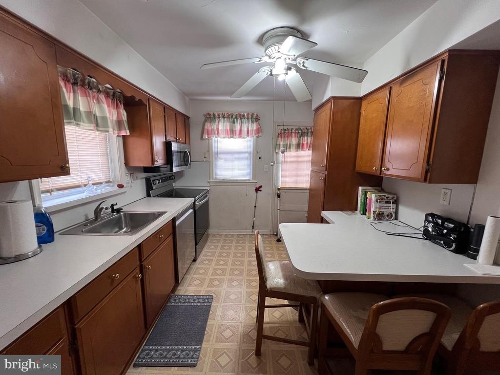 517 W 38TH STREET