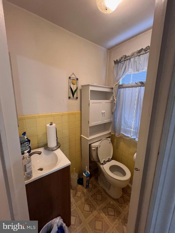 517 W 38TH STREET