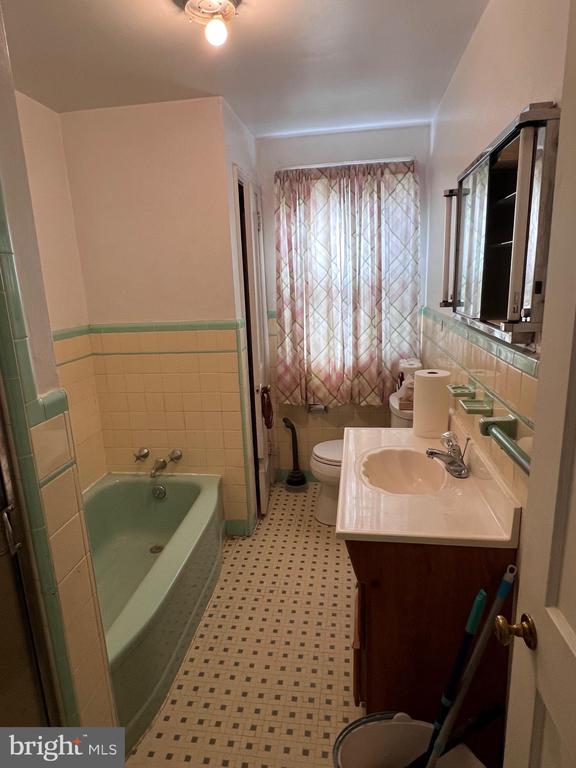 517 W 38TH STREET