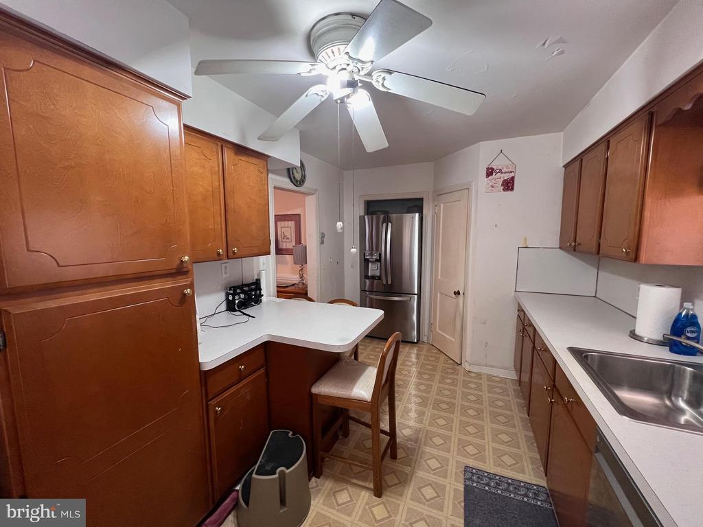 517 W 38TH STREET