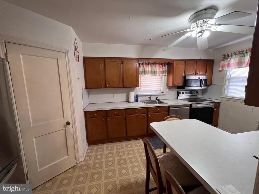 517 W 38TH STREET