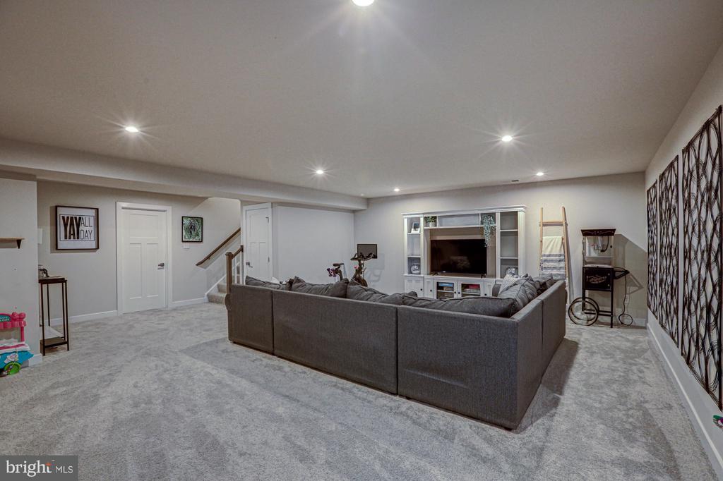 629 SPRING HOLLOW DRIVE