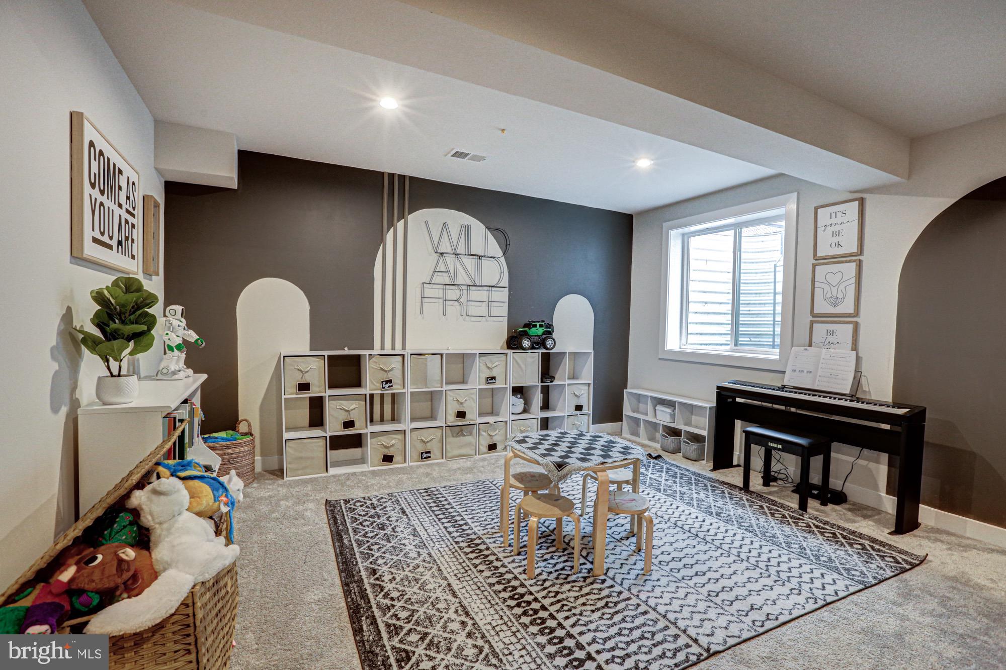 629 SPRING HOLLOW DRIVE