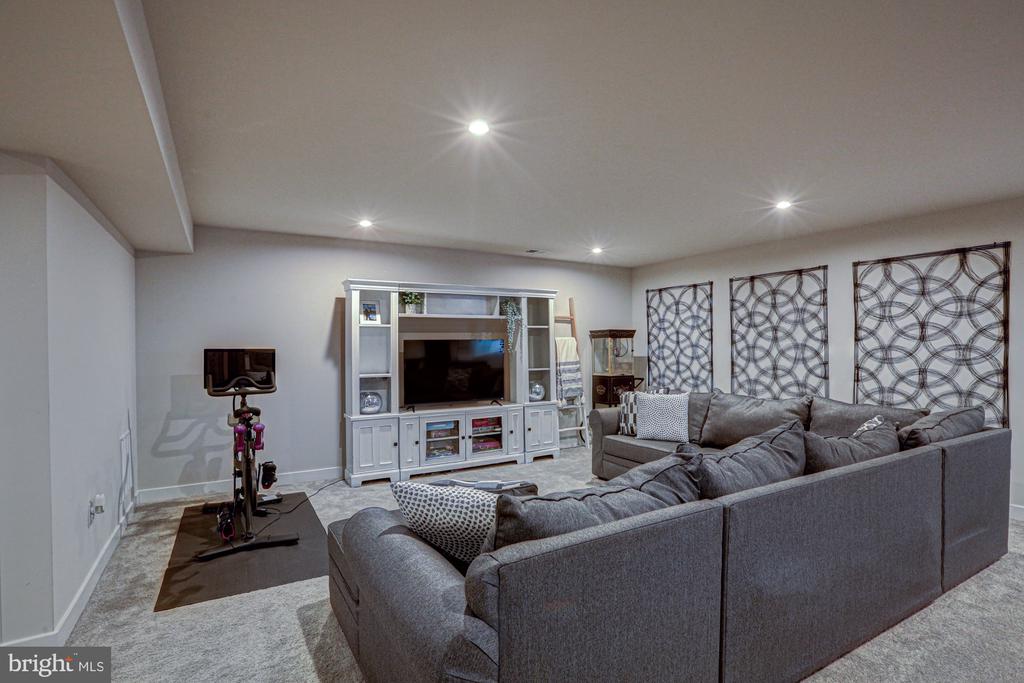 629 SPRING HOLLOW DRIVE