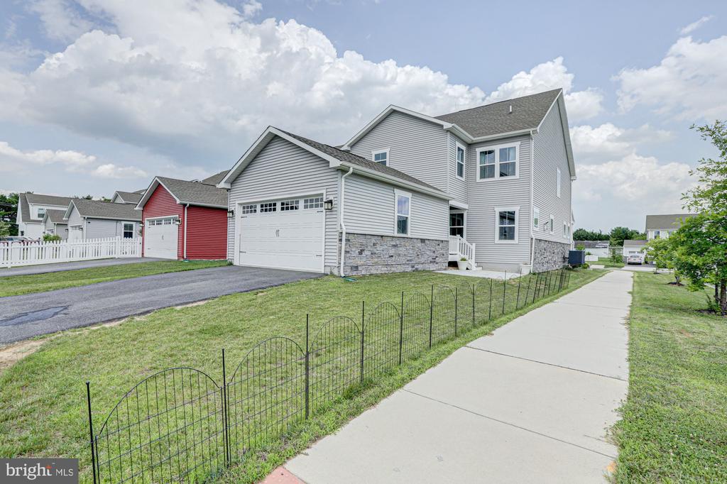 629 SPRING HOLLOW DRIVE