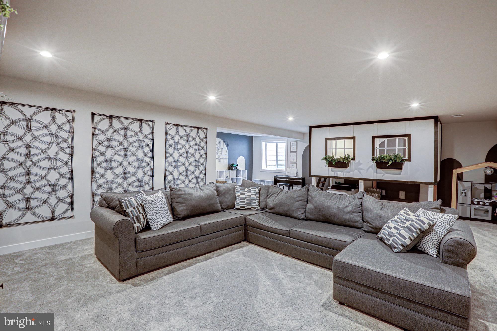 629 SPRING HOLLOW DRIVE