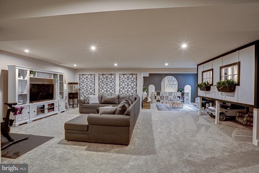 629 SPRING HOLLOW DRIVE
