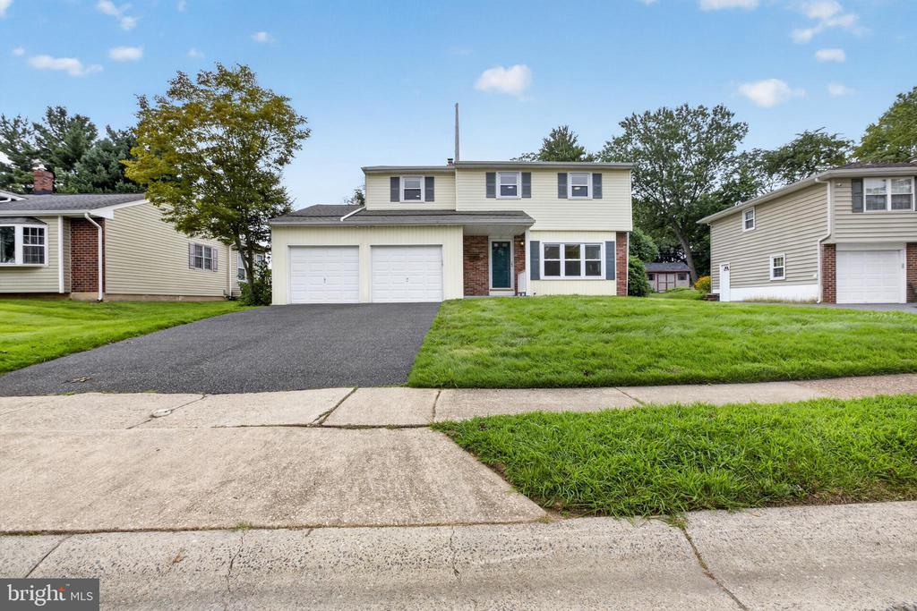 211 S DILLWYN ROAD