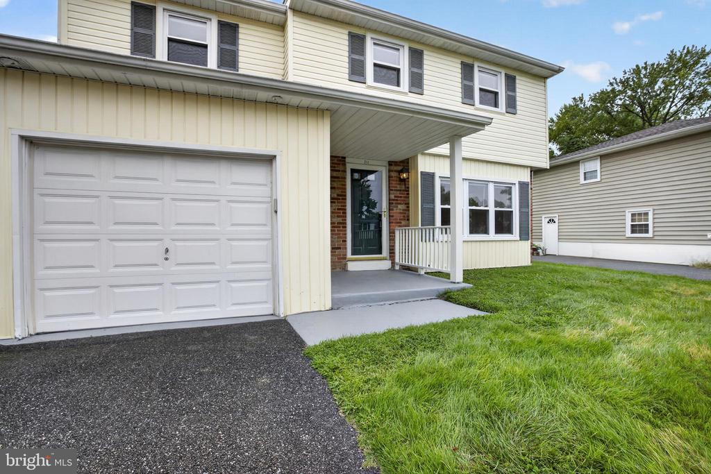 211 S DILLWYN ROAD