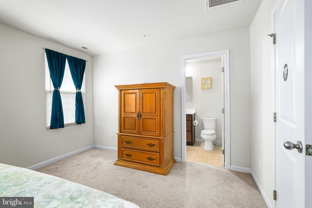 28 Marsh Ln