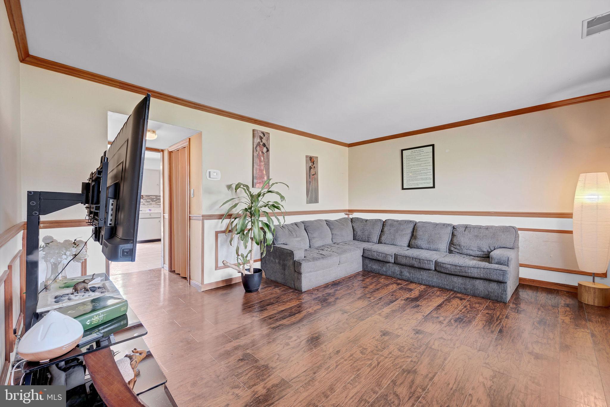 6 TRANSOM COURT