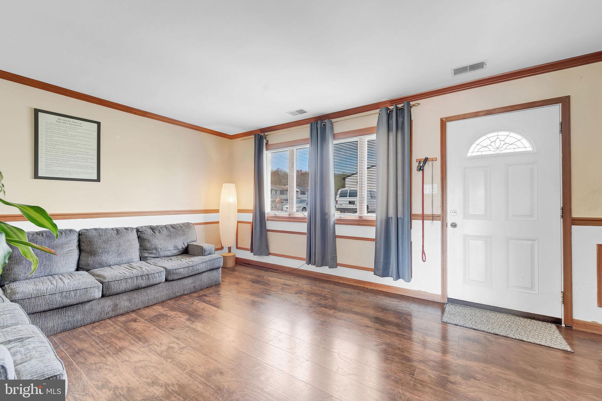 6 TRANSOM COURT