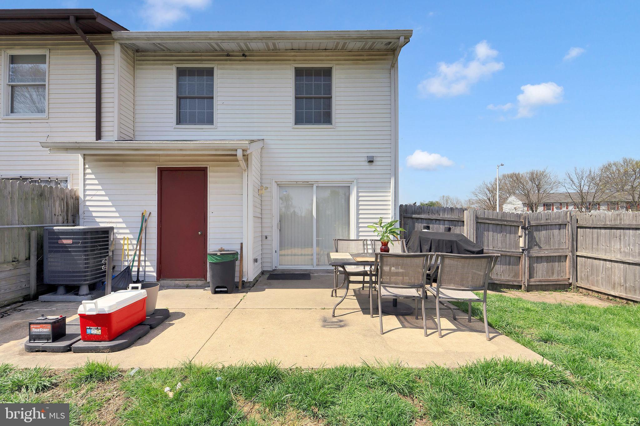 6 TRANSOM COURT