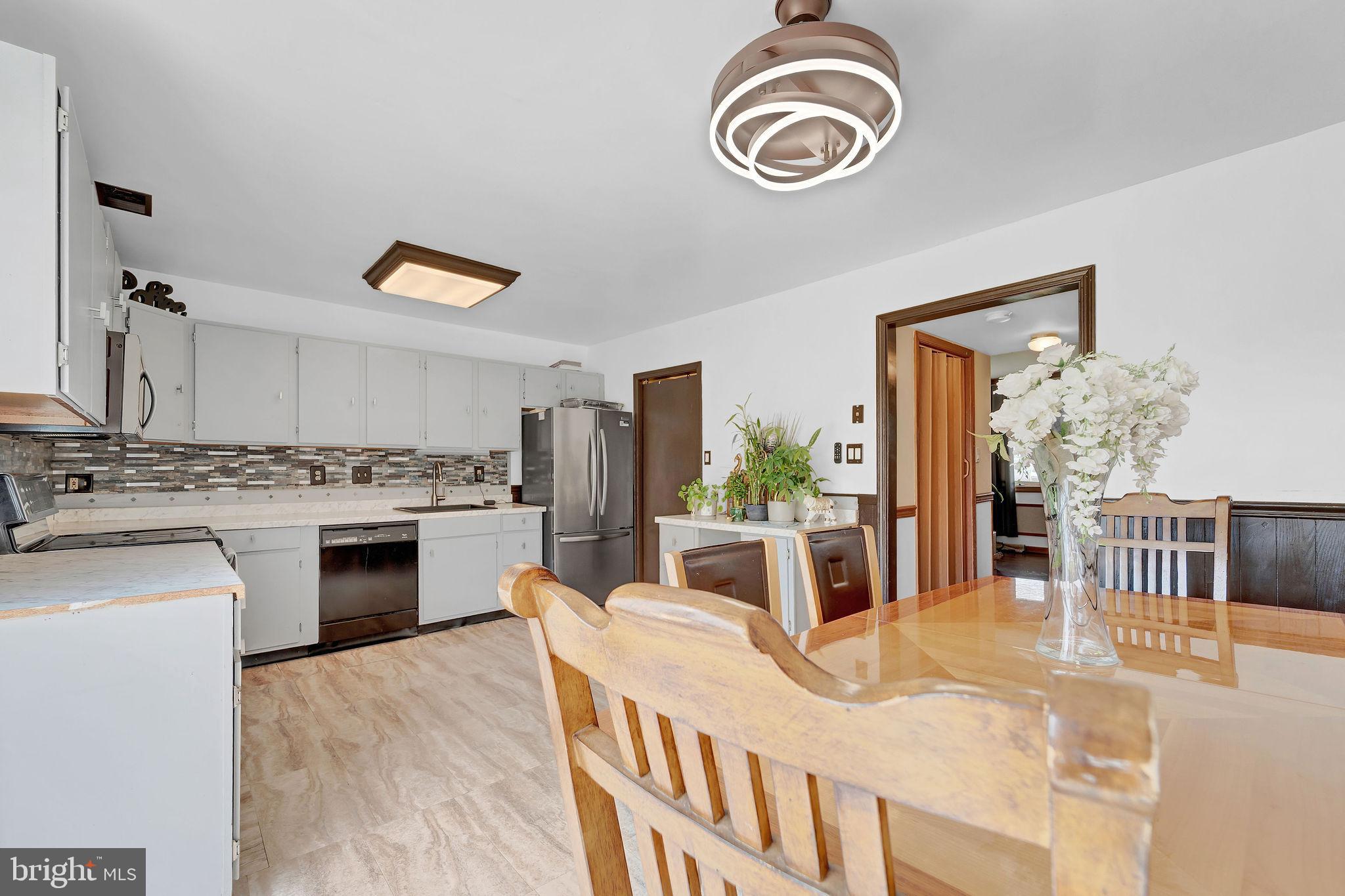 6 TRANSOM COURT