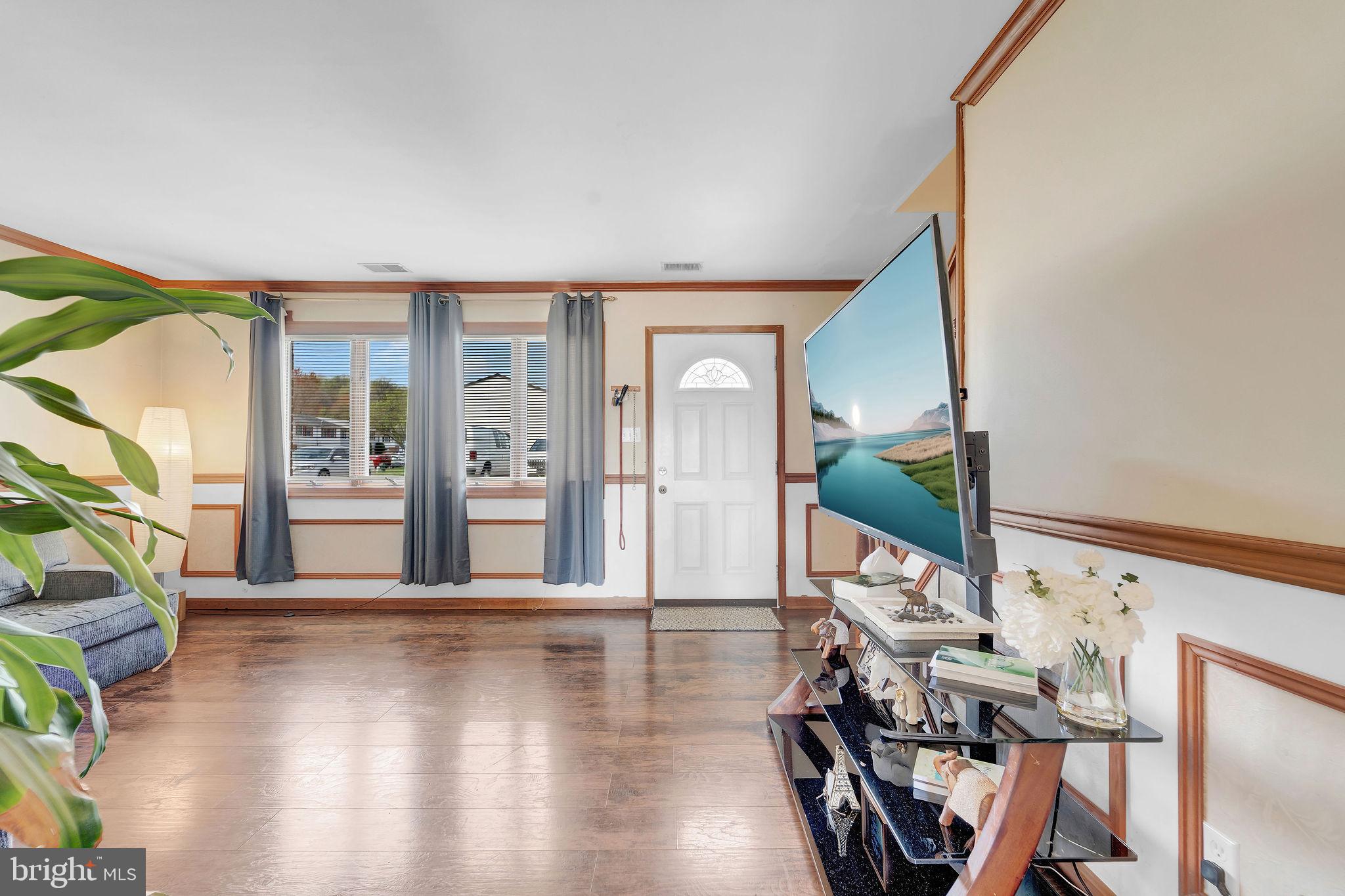 6 TRANSOM COURT