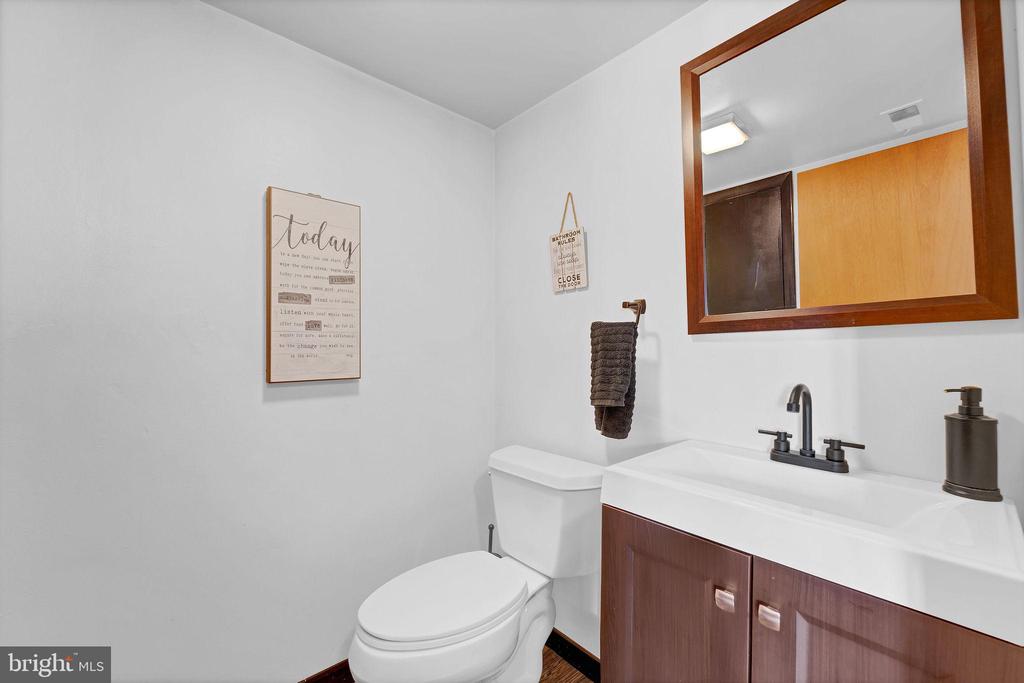 6 TRANSOM COURT