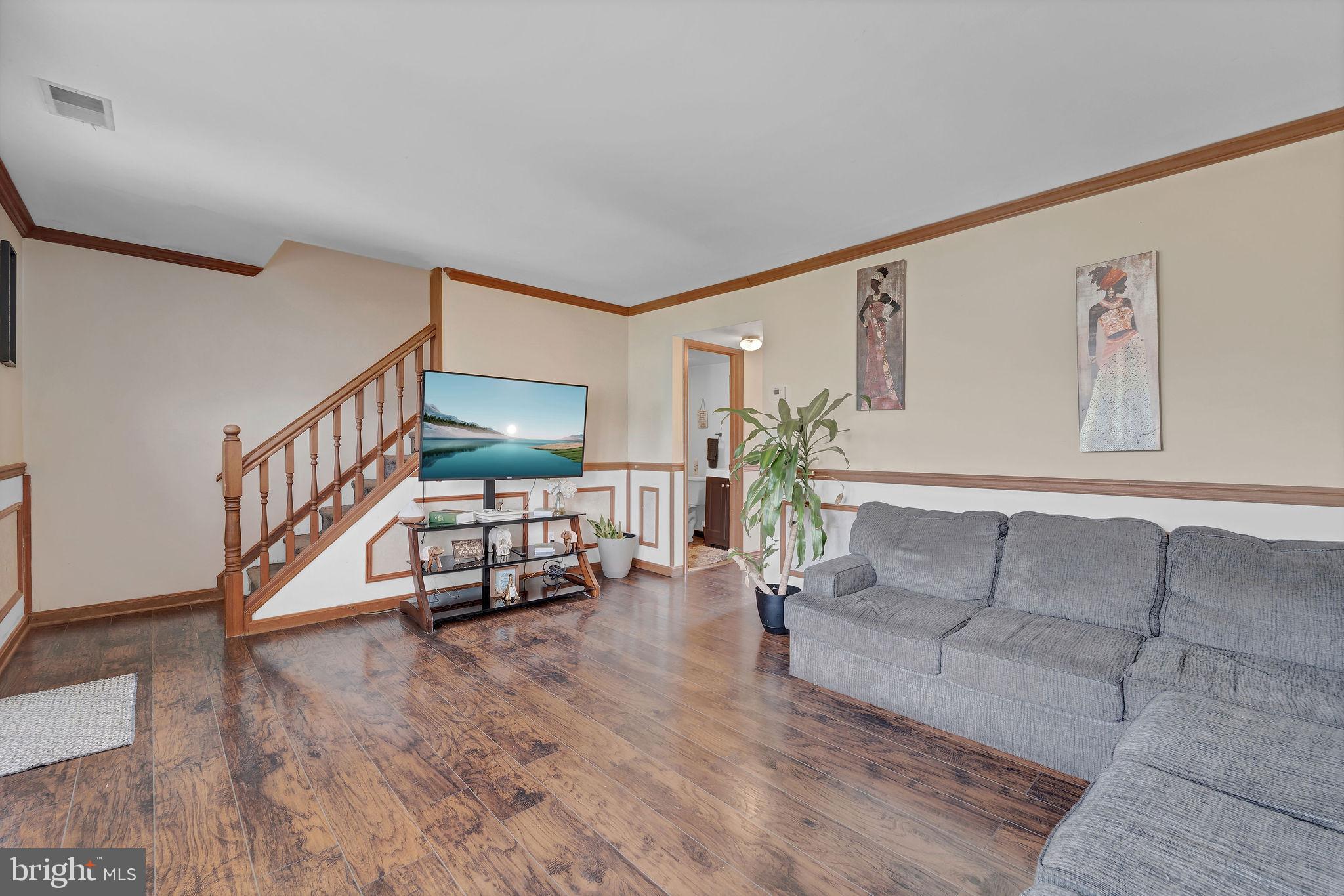 6 TRANSOM COURT