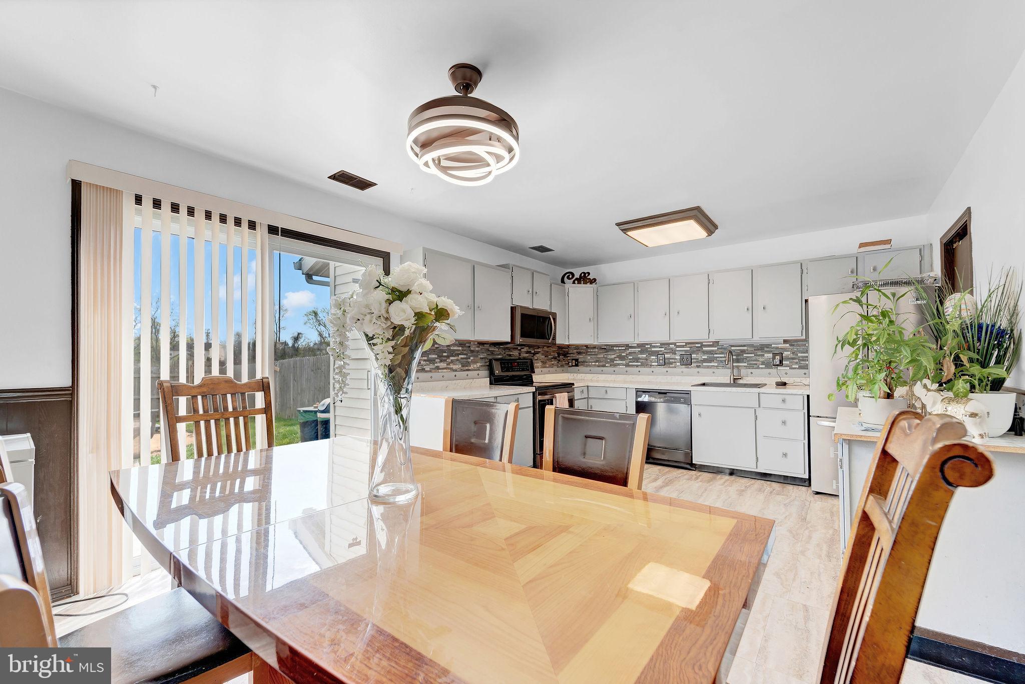 6 TRANSOM COURT