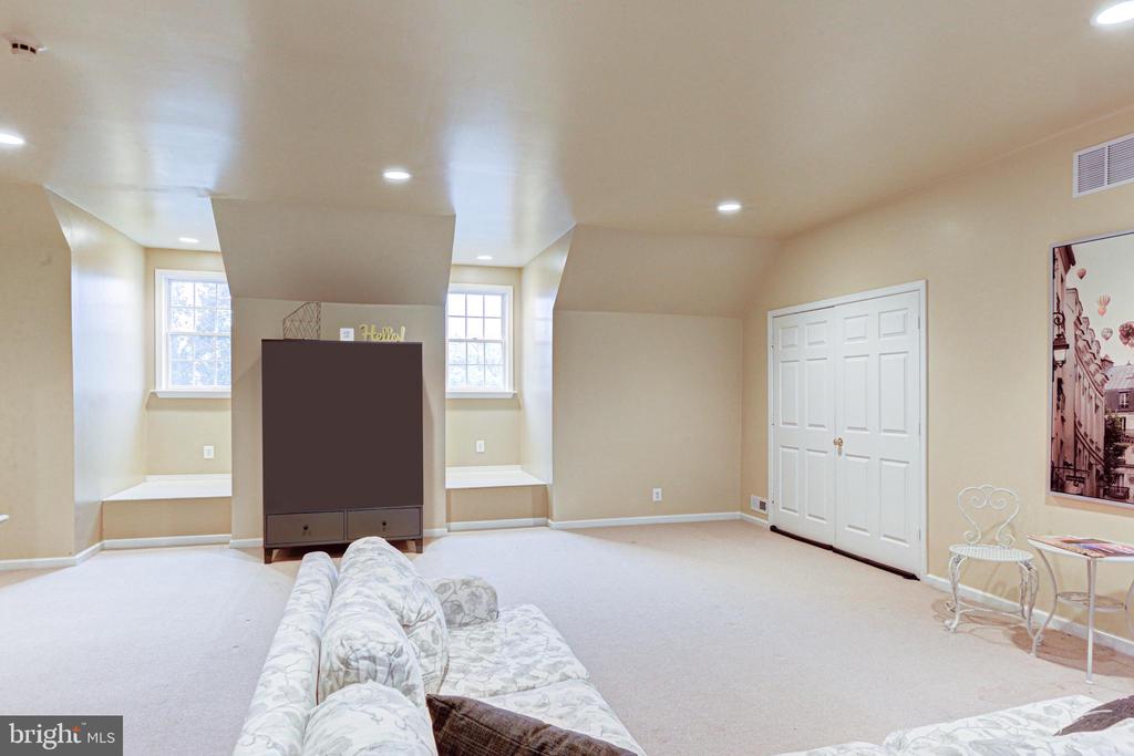2095 Deep Meadow Ln