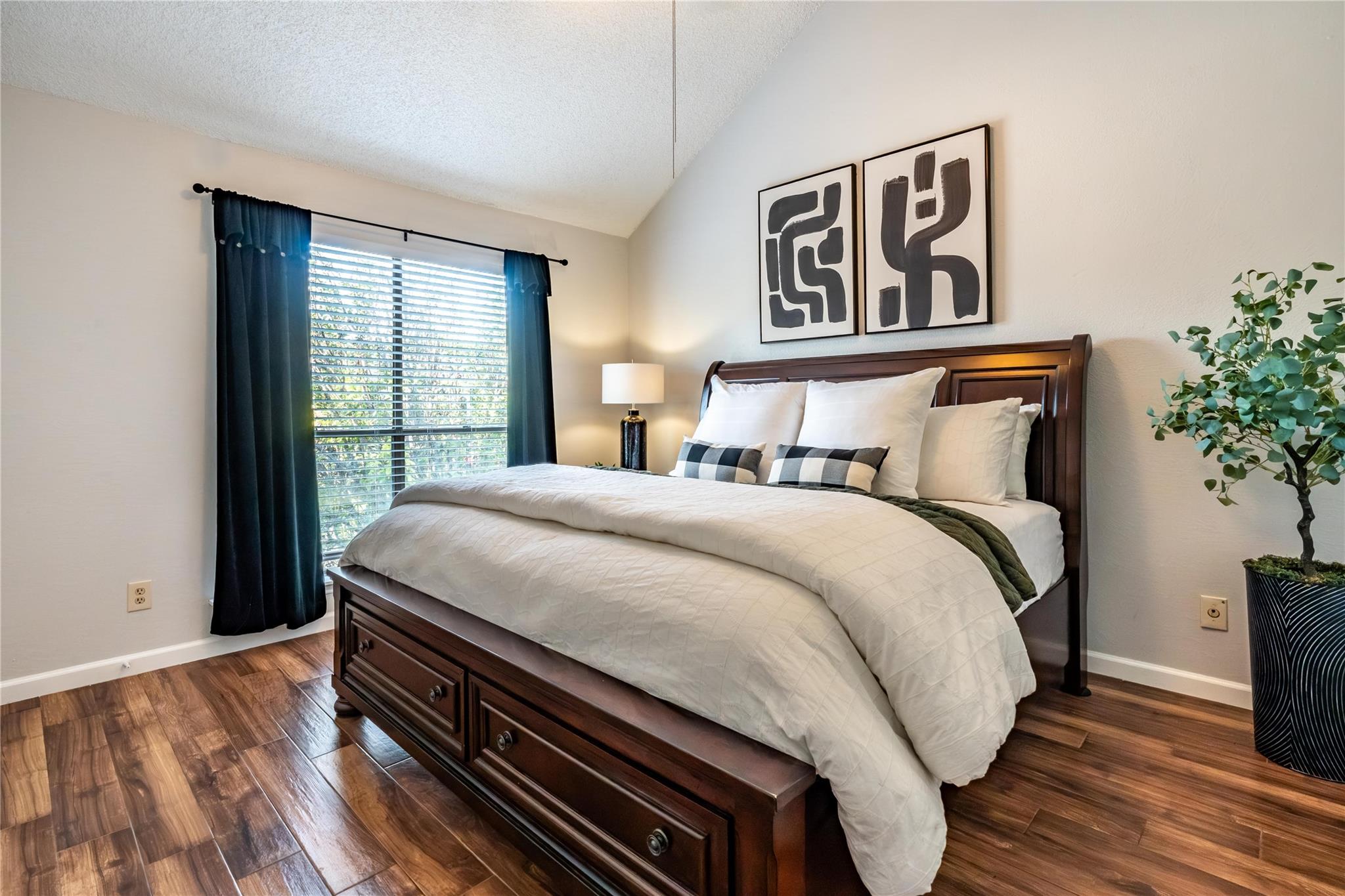 8411 Sands Point Drive # 18, Houston Unit: 18