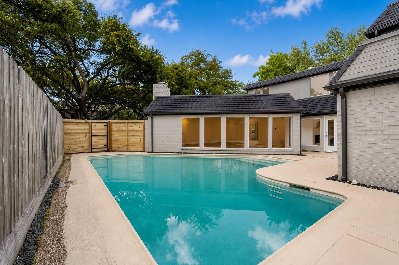 10911 Riverview Drive