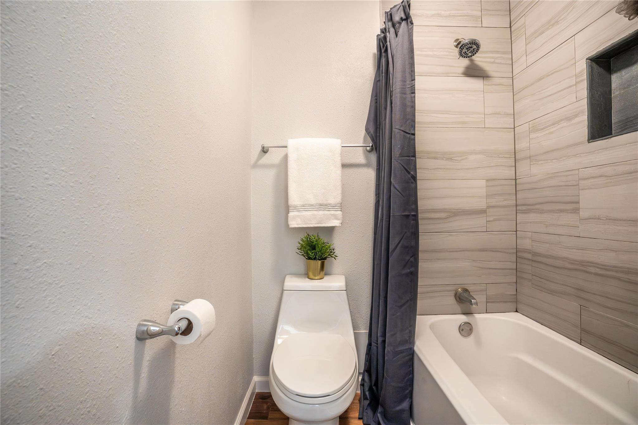 8411 Sands Point Drive # 18, Houston Unit: 18