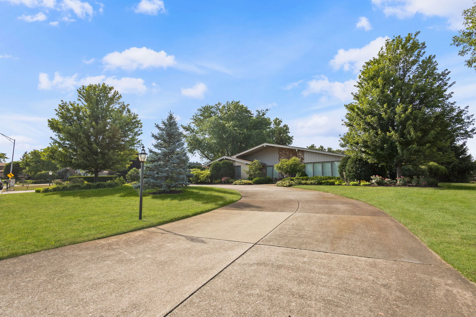 8340 W 145th Place