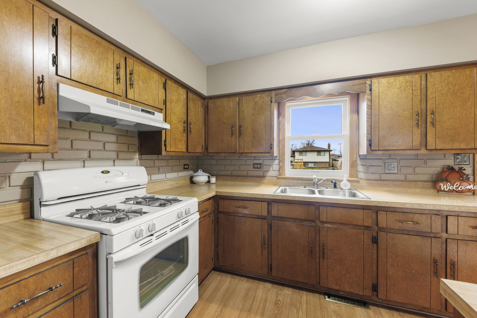 15636 Lockwood Avenue