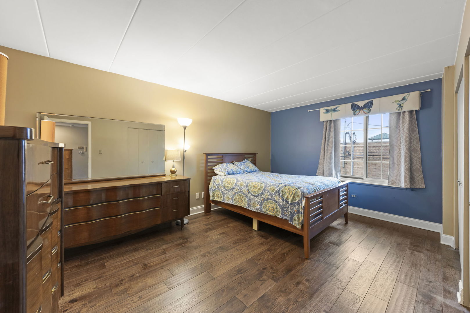 8704 Mobile Avenue Unit: 2C