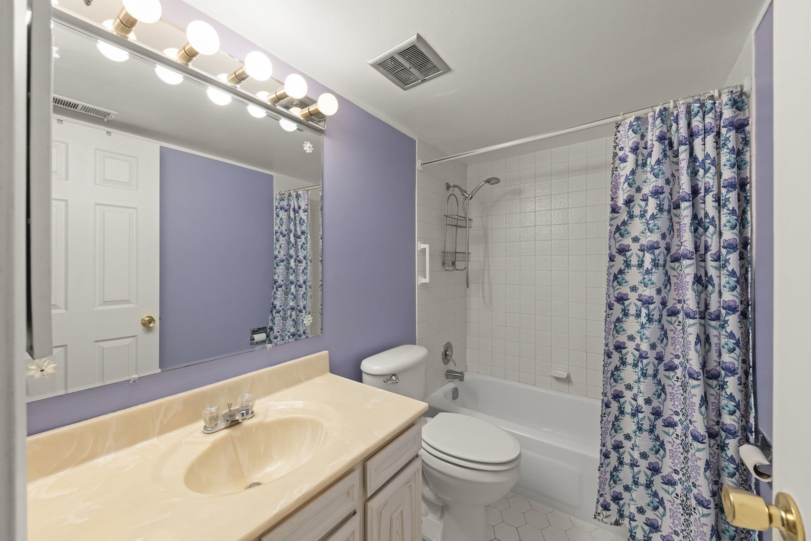 8704 Mobile Avenue Unit: 2C