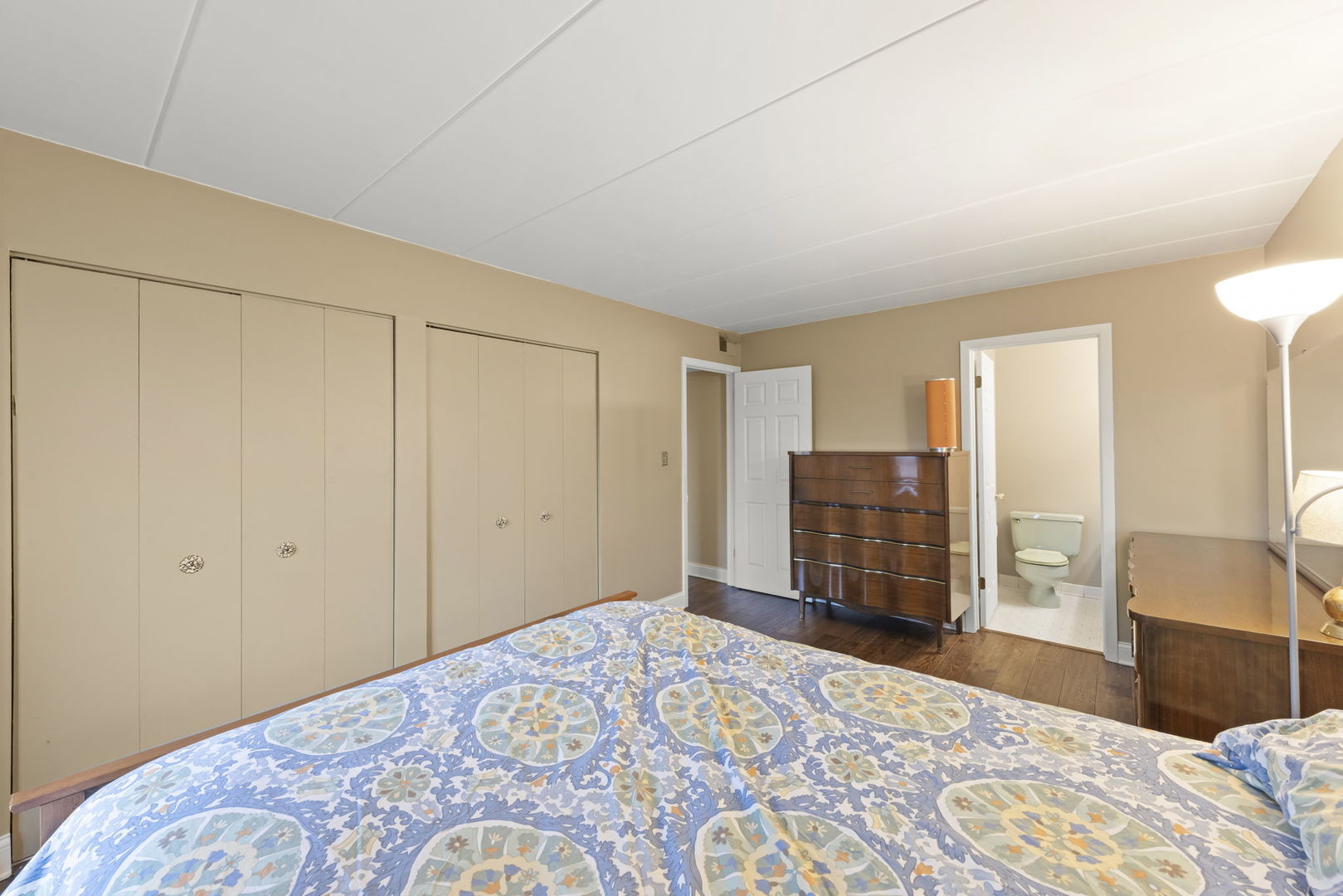 8704 Mobile Avenue Unit: 2C