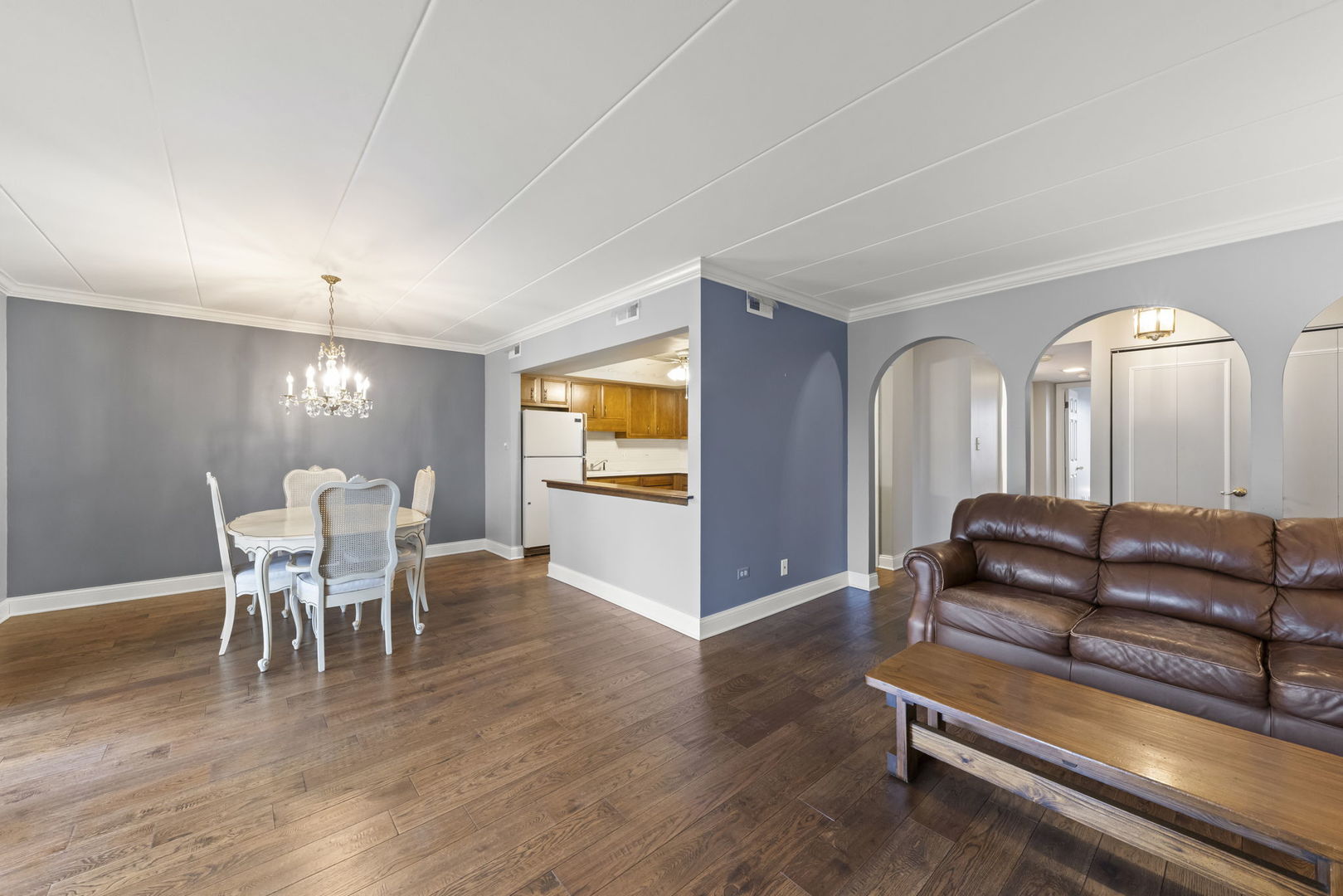 8704 Mobile Avenue Unit: 2C