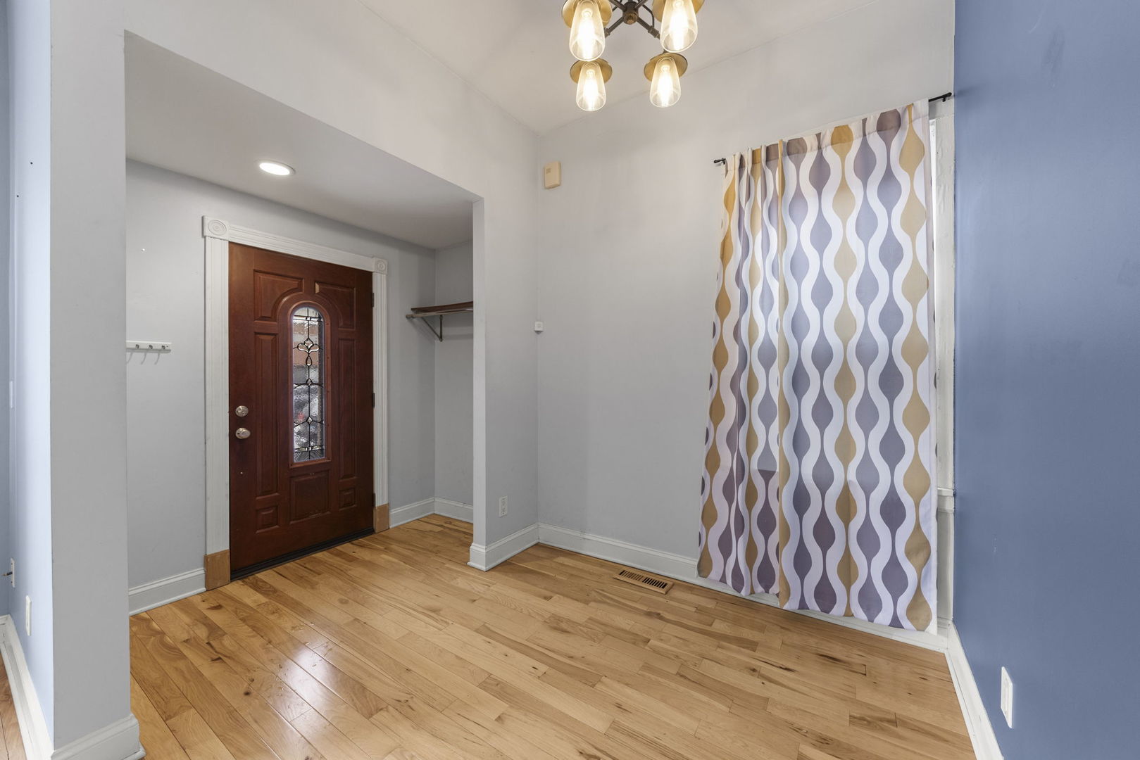 2933 S Throop Street