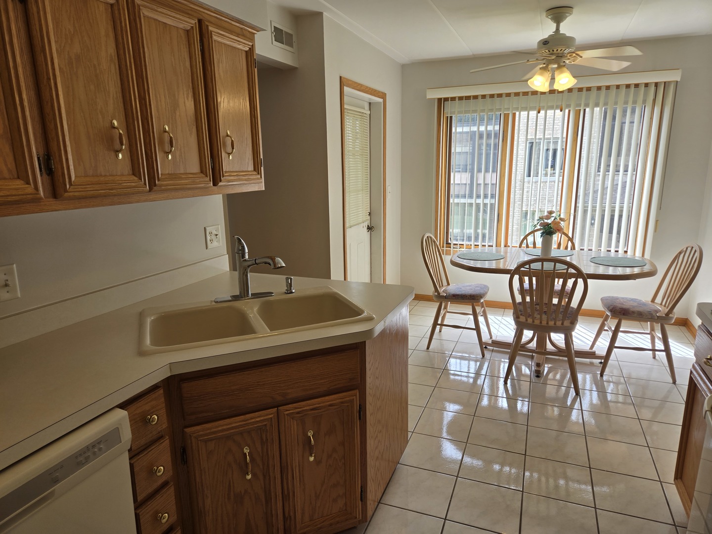13950 Lavergne Avenue Unit: 907