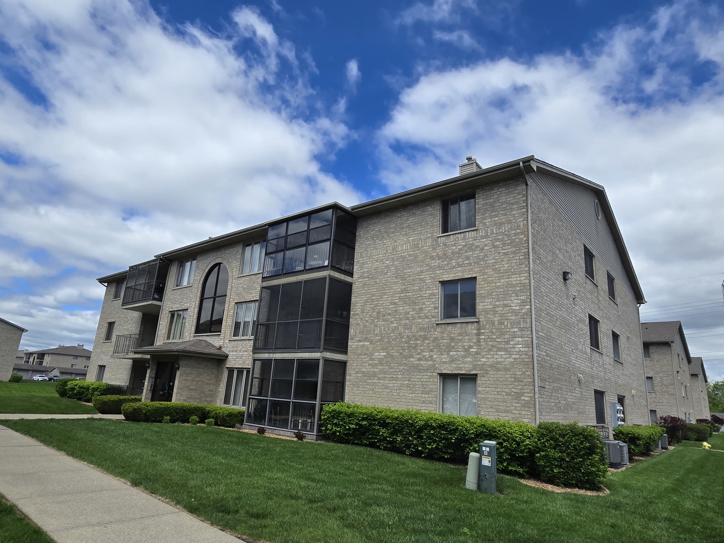 13950 Lavergne Avenue Unit: 907