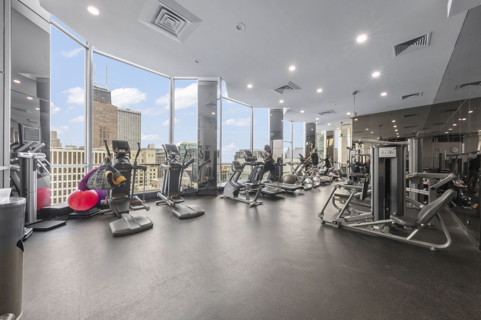 535 N Michigan Avenue Unit: 1506