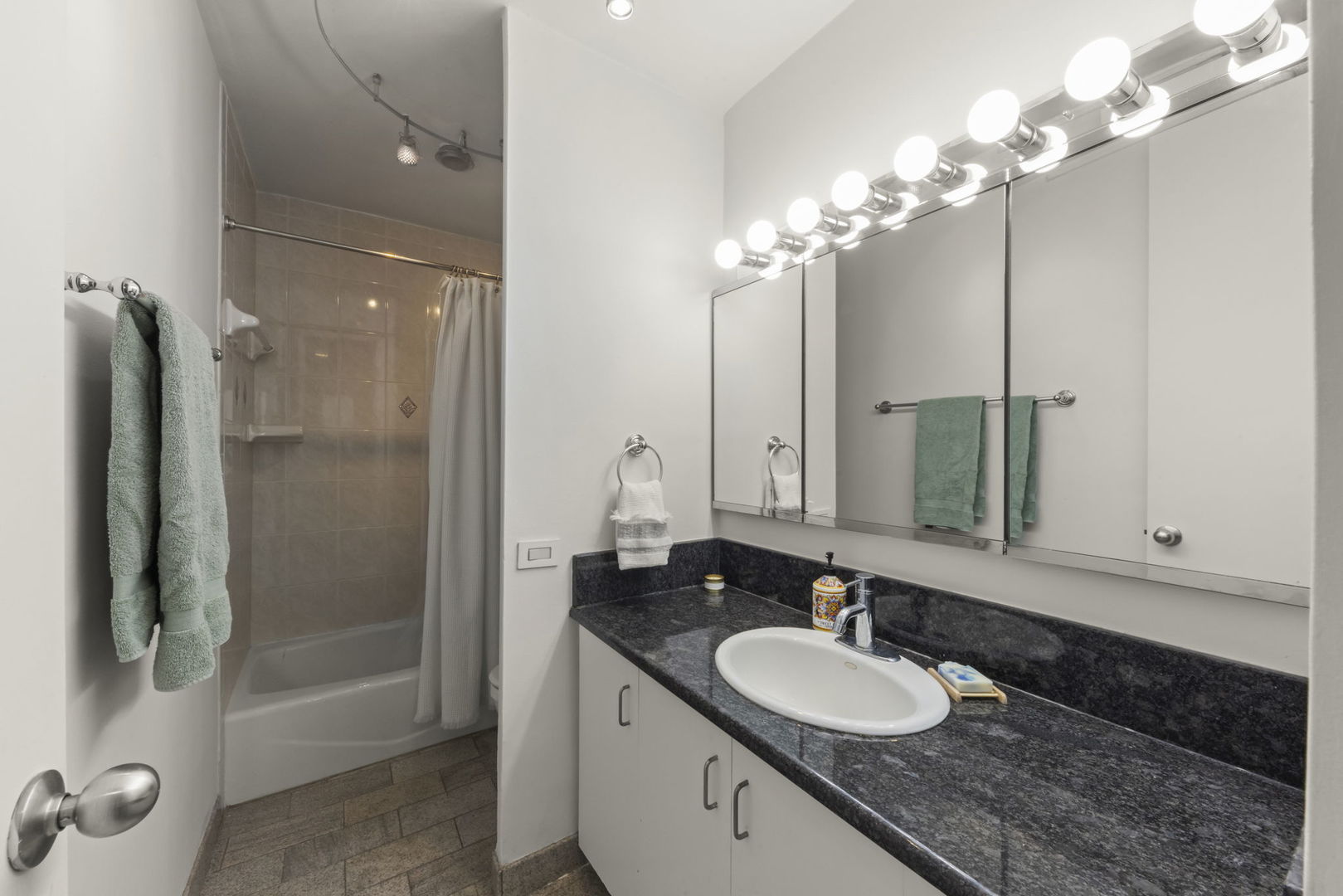 535 N Michigan Avenue Unit: 1506