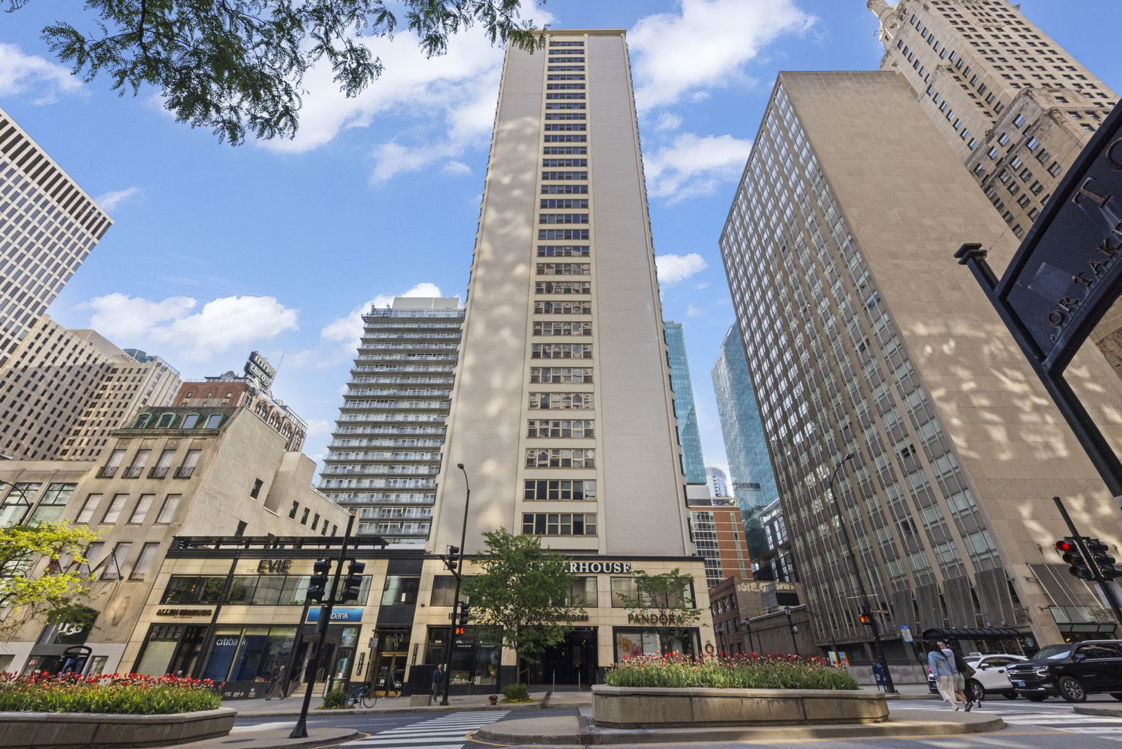 535 N Michigan Avenue Unit: 1506