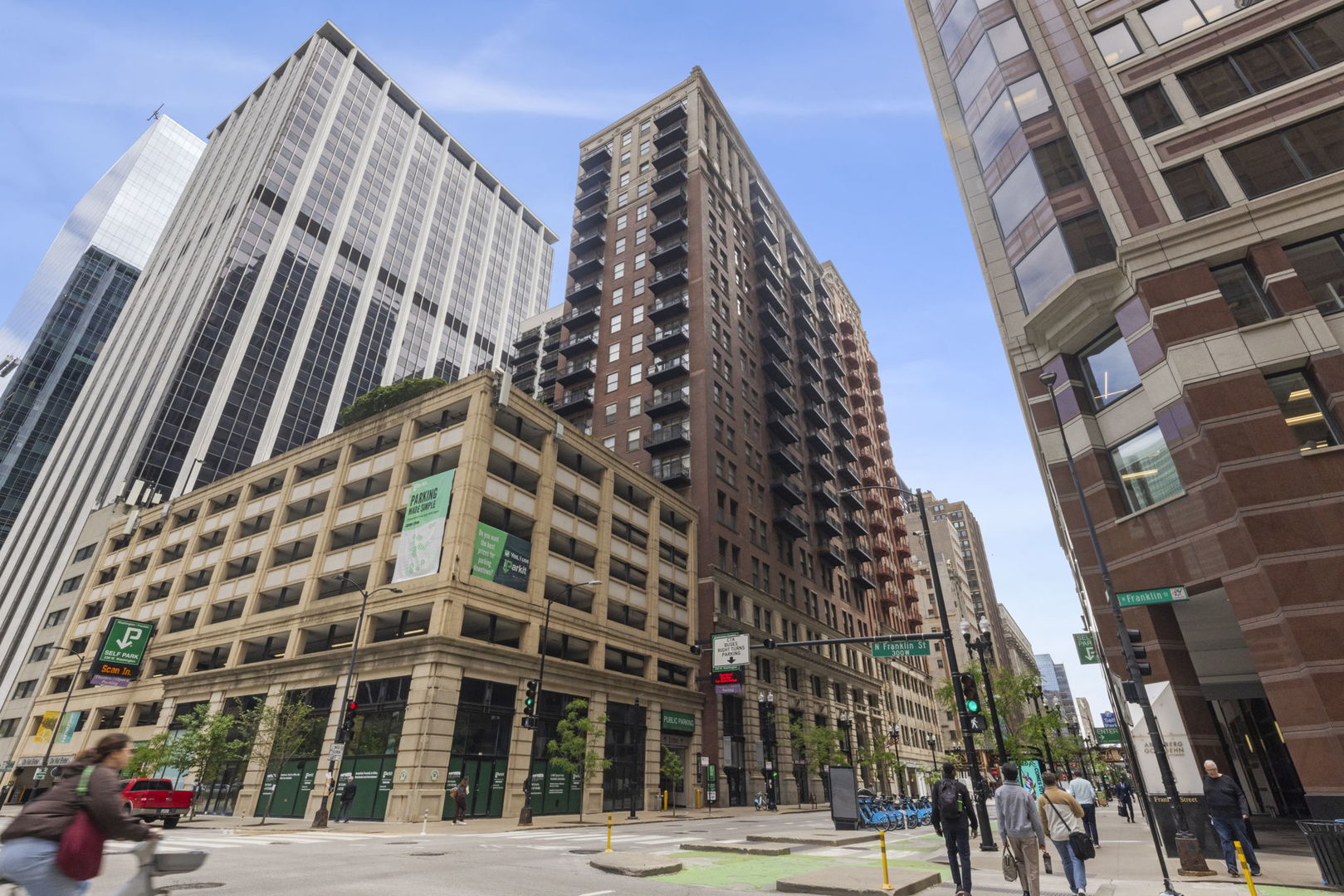 212 W Washington Avenue Unit: 1508