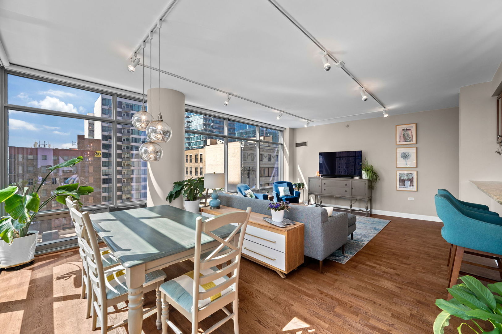 100 E 14TH Street Unit: 706