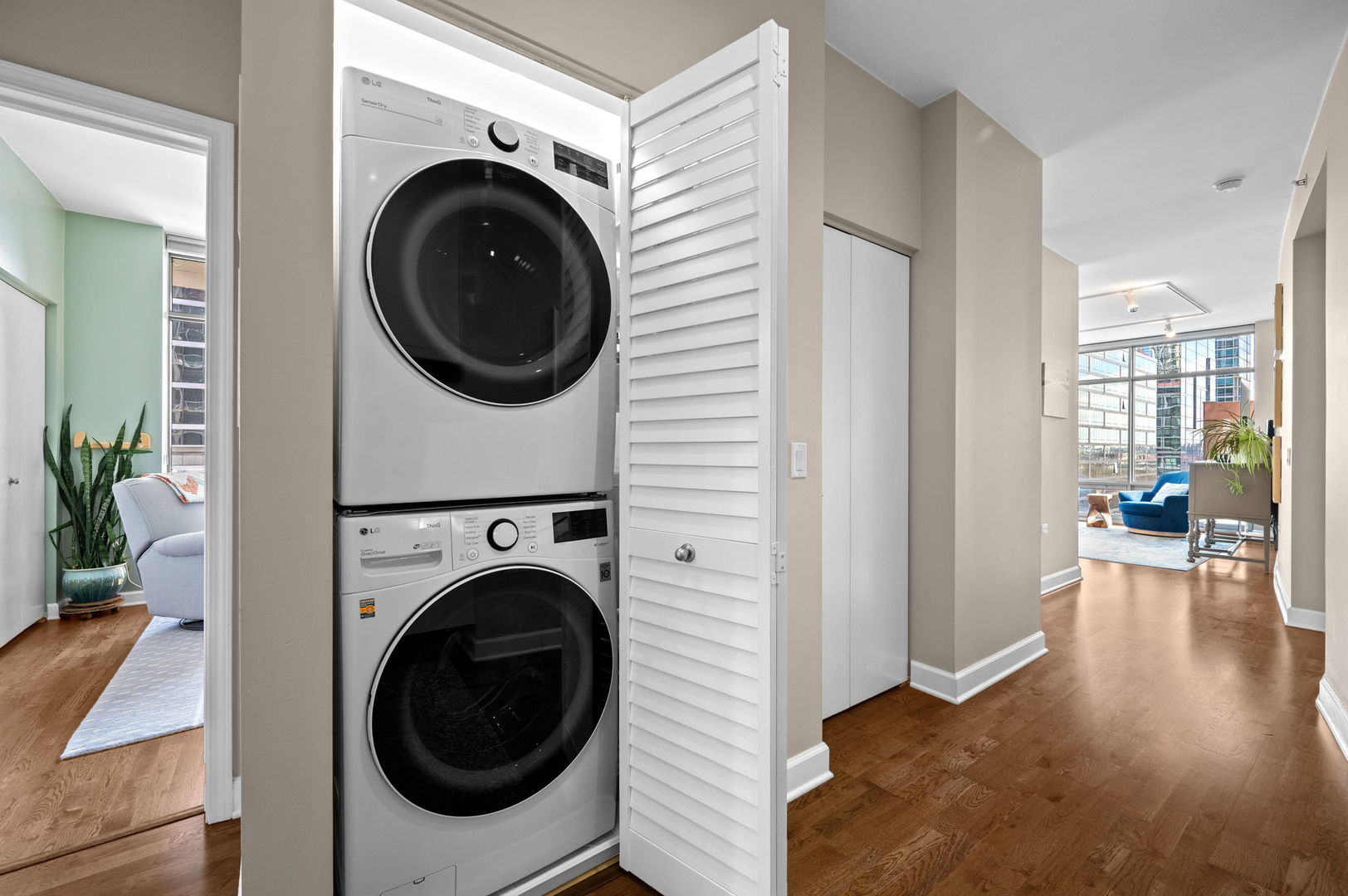 100 E 14TH Street Unit: 706